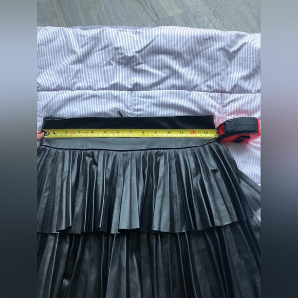 Marciano leather substitute skirt. - Picture 10 of 13